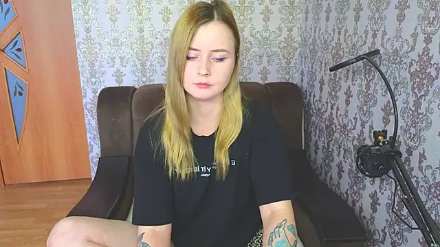 Snapshot of Harley_Blue chatting on January 16, 2025, 12:20 pm Harley Blue online show from January 16, 2025, 12:20 pm