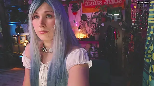 Snapshot of Dead_Butterfly chatting on December 22, 2025, 4:01 am Dead Butterfly online show from December 22, 2025, 4:01 am