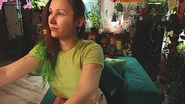 Snapshot of Dead_Butterfly chatting on October 30, 2025, 3:38 am Dead Butterfly online show from October 30, 2025, 3:38 am