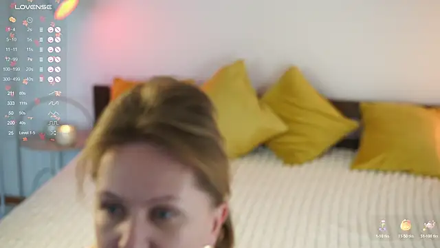 Snapshot of LitleSun chatting on November 5, 2025, 11:02 am LitleSun online show from November 5, 2025, 11:02 am