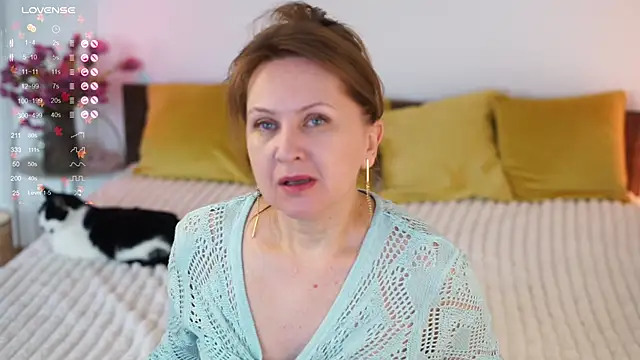 Snapshot of LitleSun chatting on November 19, 2025, 7:30 am LitleSun online show from November 19, 2025, 7:30 am