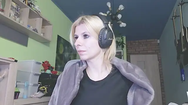 Snapshot of karmija chatting on January 11, 2026, 9:33 pm karmija online show from January 11, 2026, 9:33 pm