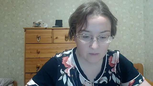 Snapshot of Smart_Rose chatting on April 18, 2026, 9:04 pm Smart Rose online show from April 18, 2026, 9:04 pm