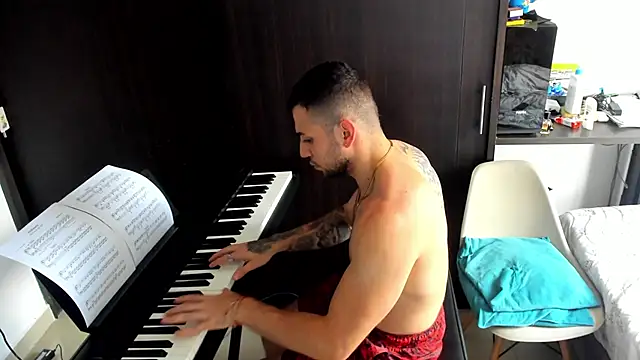 Snapshot of logan_smith chatting on January 18, 2026, 7:50 pm logan smith online show from January 18, 2026, 7:50 pm