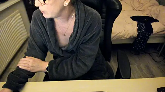 Snapshot of minoesje37 chatting on February 10, 2025, 8:42 pm minoesje37 online show from February 10, 2025, 8:42 pm