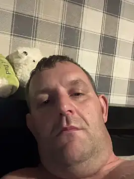 Snapshot of Eddieh2k7 chatting on October 10, 2025, 9:04 pm Eddieh2k7 online show from October 10, 2025, 9:04 pm