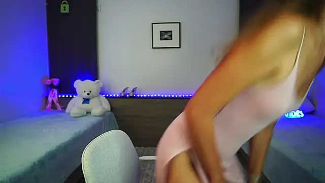  Anna Shine  online show from November 7, 2025, 4:44 pm