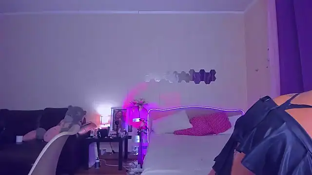 EmmaAbramson online show from September 23, 2025, 4:36 pm