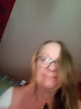 Snapshot of MucMilf59 chatting on April 17, 2026, 6:27 am MucMilf59 online show from April 17, 2026, 6:27 am