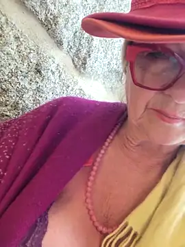 Snapshot of MucMilf59 chatting on May 14, 2026, 10:23 am MucMilf59 online show from May 14, 2026, 10:23 am