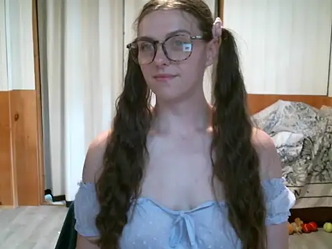 Snapshot of katie_kitten38 chatting on June 18, 2026, 4:56 pm katie kitten38 online show from June 18, 2026, 4:56 pm