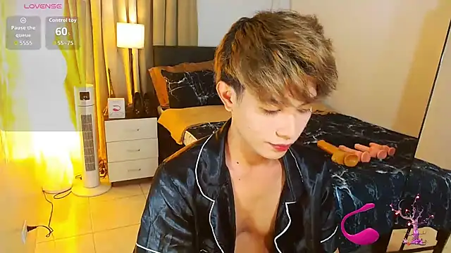 WildestTwink online show from July 9, 2026, 7:02 pm
