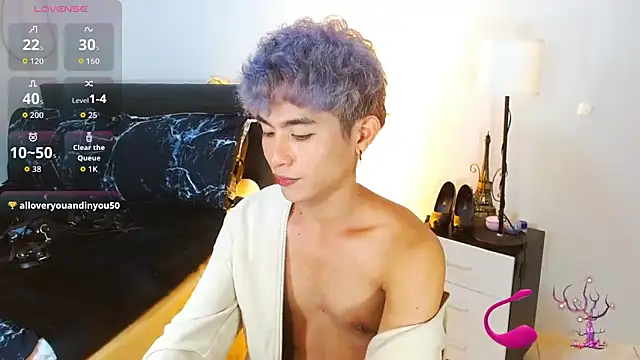 Snapshot of WildestTwink chatting on April 16, 2026, 9:39 pm WildestTwink online show from April 16, 2026, 9:39 pm