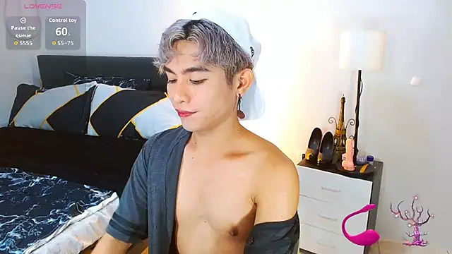 Snapshot of WildestTwink chatting on April 25, 2026, 11:02 pm WildestTwink online show from April 25, 2026, 11:02 pm