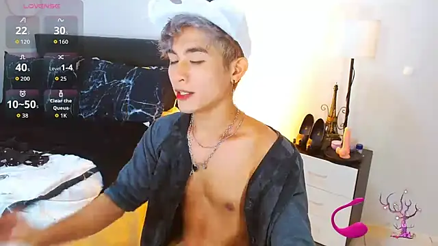 Snapshot of WildestTwink chatting on April 23, 2026, 3:13 pm WildestTwink online show from April 23, 2026, 3:13 pm