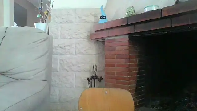 fammefatale1987 online show from April 4, 2026, 12:56 pm