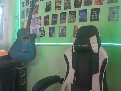 FriskyGender online show from October 31, 2025, 3:25 am