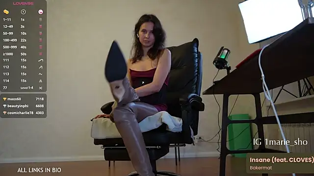 LAUREL HAZEL online show from November 18, 2025, 6:22 pm