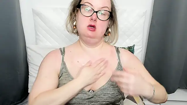 dirtyBonnie online show from March 16, 2026, 5:44 am