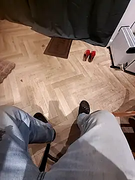 realeasy1 online show from November 28, 2025, 3:07 am