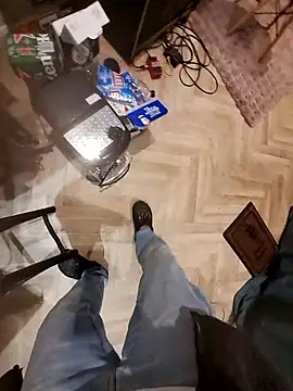 realeasy1 online show from October 3, 2025, 9:05 pm