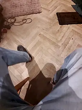 realeasy1 online show from December 22, 2025, 2:22 am