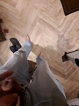 realeasy1 online show from April 16, 2026, 8:42 pm