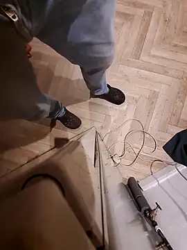 realeasy1 online show from September 26, 2025, 9:10 pm