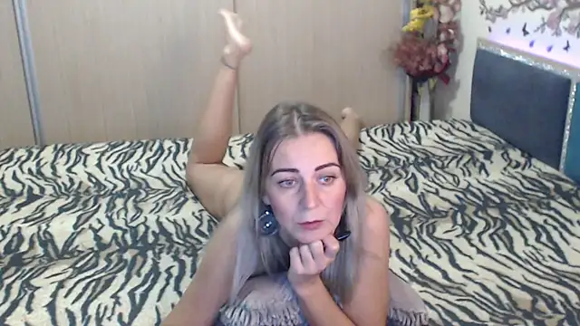 Snapshot of MirabelaSweet chatting on October 8, 2025, 4:58 am MirabelaSweet online show from October 8, 2025, 4:58 am