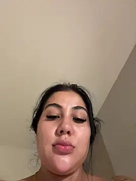 Snapshot of adrianalobo chatting on December 4, 2025, 11:53 am adrianalobo online show from December 4, 2025, 11:53 am