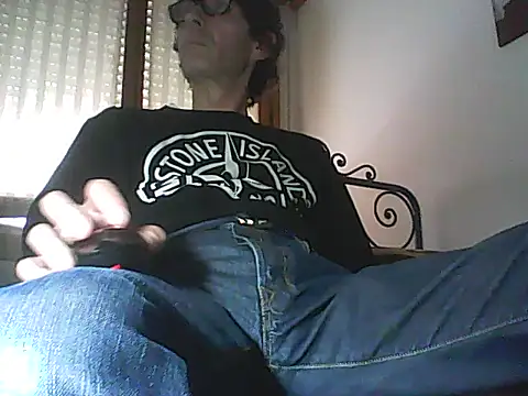 Snapshot of Moro_ra chatting on May 11, 2026, 11:44 am Moro ra online show from May 11, 2026, 11:44 am