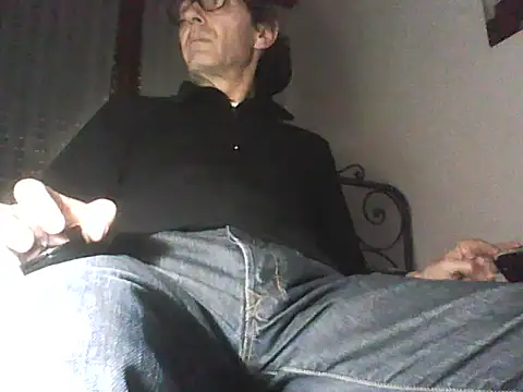 Snapshot of Moro_ra chatting on April 28, 2026, 6:01 pm Moro ra online show from April 28, 2026, 6:01 pm