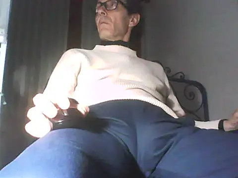 Snapshot of Moro_ra chatting on April 19, 2026, 6:10 pm Moro ra online show from April 19, 2026, 6:10 pm