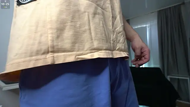 Snapshot of NickHOWLEN chatting on October 3, 2025, 10:06 am NickHOWLEN online show from October 3, 2025, 10:06 am