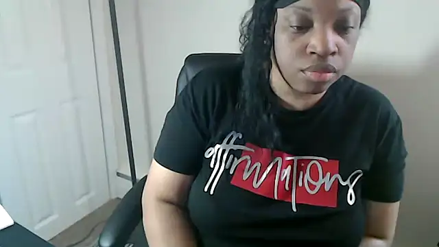 Snapshot of Sexymona1218 chatting on May 18, 2026, 1:38 pm Sexymona1218 online show from May 18, 2026, 1:38 pm