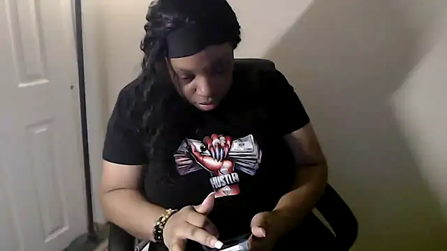 Snapshot of Sexymona1218 chatting on April 26, 2026, 5:49 am Sexymona1218 online show from April 26, 2026, 5:49 am