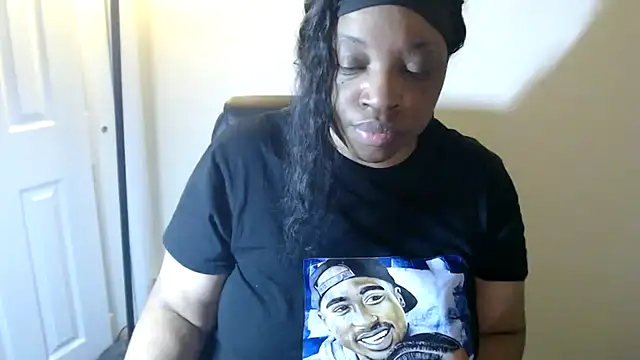 Snapshot of Sexymona1218 chatting on April 24, 2026, 8:38 am Sexymona1218 online show from April 24, 2026, 8:38 am