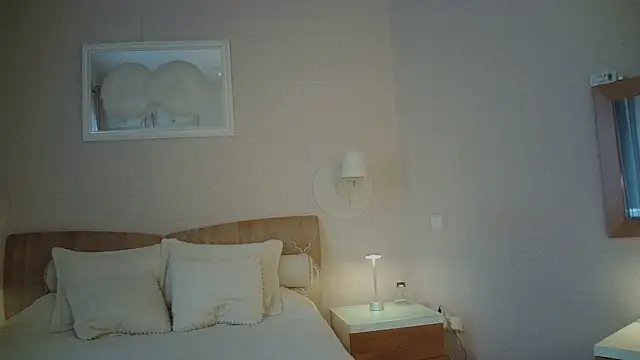 Snapshot of Luna_Hoty chatting on December 1, 2025, 11:00 am Luna Hoty online show from December 1, 2025, 11:00 am