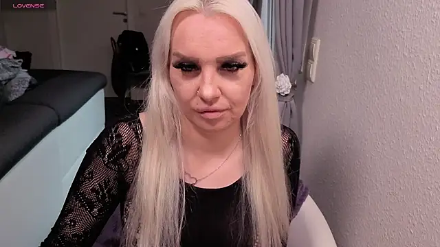 Snapshot of MIA-XXX chatting on July 1, 2026, 6:25 am MIA-XXX online show from July 1, 2026, 6:25 am
