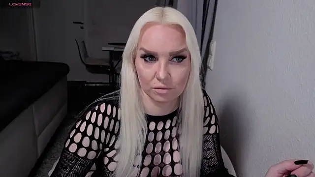 MIA-XXX online show from June 4, 2026, 1:54 am