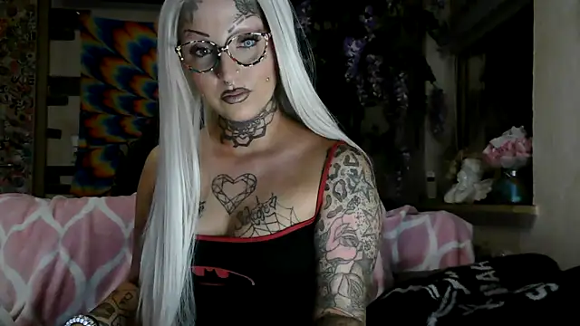 RoxxyInk online show from October 20, 2025, 9:26 pm