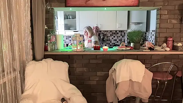 Snapshot of Monageil chatting on February 2, 2025, 9:07 am Monageil online show from February 2, 2025, 9:07 am