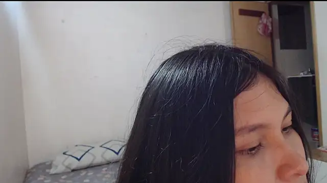 evolet01 online show from October 22, 2025, 5:34 pm