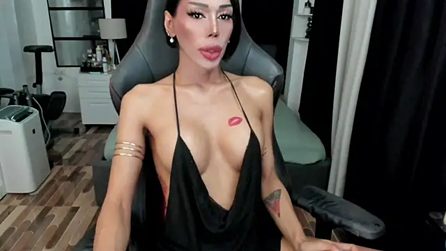 Snapshot of Forever_MissCandace chatting on April 17, 2026, 2:31 pm Forever MissCandace online show from April 17, 2026, 2:31 pm