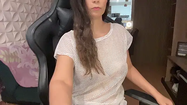 Snapshot of Leilacharlotte chatting on April 23, 2026, 1:02 pm Leilacharlotte online show from April 23, 2026, 1:02 pm