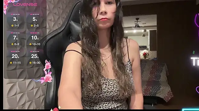 Snapshot of Leilacharlotte chatting on January 15, 2026, 11:19 pm Leilacharlotte online show from January 15, 2026, 11:19 pm