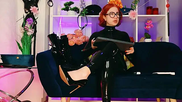 Snapshot of Ella__Kross chatting on February 16, 2026, 8:02 am Ella Kross online show from February 16, 2026, 8:02 am