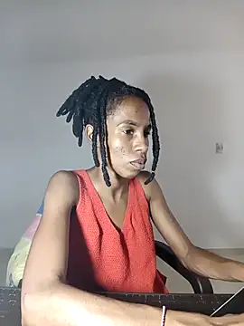 Snapshot of africa_deluxe chatting on April 15, 2026, 7:58 pm africa deluxe online show from April 15, 2026, 7:58 pm