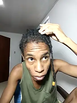 Snapshot of africa_deluxe chatting on April 16, 2026, 12:06 pm africa deluxe online show from April 16, 2026, 12:06 pm