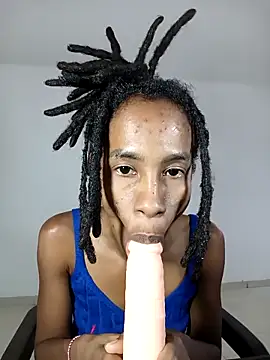 Snapshot of africa_deluxe chatting on April 4, 2026, 9:43 pm africa deluxe online show from April 4, 2026, 9:43 pm